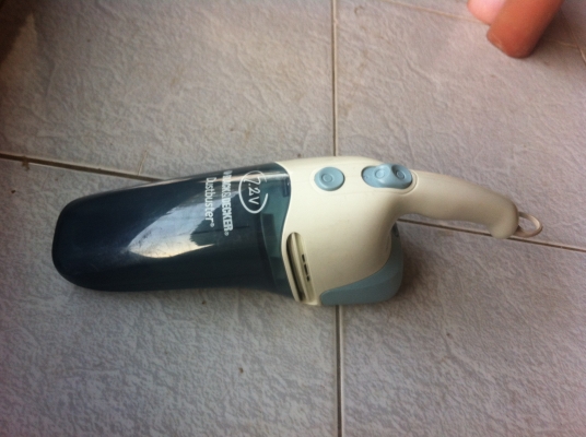 เครื่องดูดฝุ่นไร้สาย BLACK&amp;DECKER ขนาด 7.2 V. แบบเสียบชาร์จไฟ