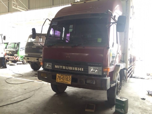 6ล้อ มิต เครื่อง  220 เทอรโบ  ยาว 7.20 ตู้แห้ง