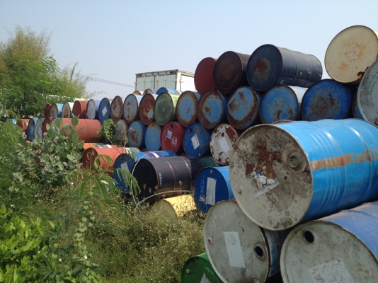 ขายถํงแดง 200 ลิตร สภาพดีมีประมาณ 400 ใบขายเหมาราคาถูกหาอยู่รีบเลยนะคะ เหมาๆเลยค่ะ