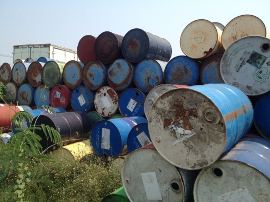 ขายถํงแดง 200 ลิตร สภาพดีมีประมาณ 400 ใบขายเหมาราคาถูกหาอยู่รีบเลยนะคะ เหมาๆเลยค่ะ