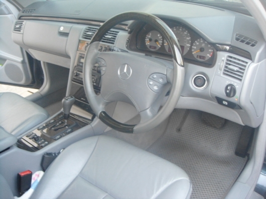 ขาย BENZ E240 AVANTGARDE w210