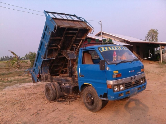 ขายดั้ม3คิว ISUZU TL 85แรง เครื่องดี คัชซีสวย ยางดี ภายในสวย สภาพพร้อมใช้งาน เอกสารพร้อมโอน สนใจโทร 090-8588220คุณนะ 093-3258446คุณบิวตี้ ID:narong498 หรือ www.truck.in.th/498 หรือfb:ณรงค์ ซื้อขายรถมือสอง(เว็บไซต์ส่วนตัว)