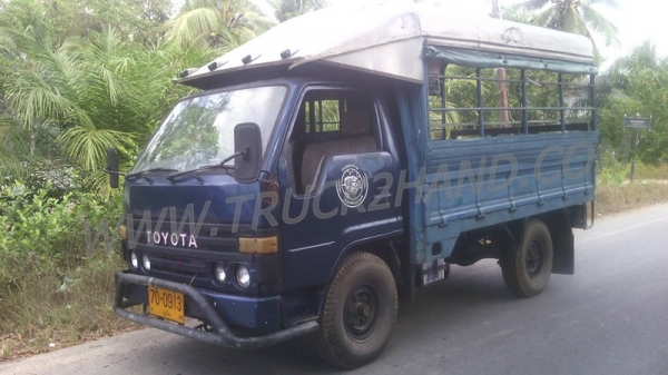 โตโยต้า4ล้อใหญ่BU61 พร้อมโครงหลังคา ยาง750-15พร้อมใช้