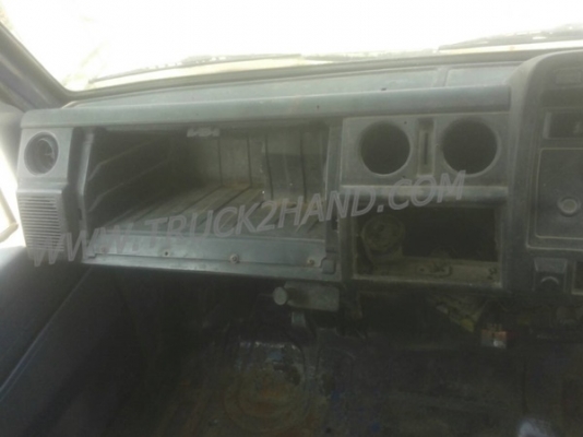 โตโยต้า4ล้อใหญ่BU61 พร้อมโครงหลังคา ยาง750-15พร้อมใช้