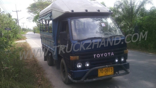 โตโยต้า4ล้อใหญ่BU61 พร้อมโครงหลังคา ยาง750-15พร้อมใช้