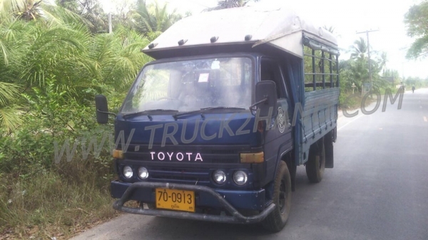 โตโยต้า4ล้อใหญ่BU61 พร้อมโครงหลังคา ยาง750-15พร้อมใช้