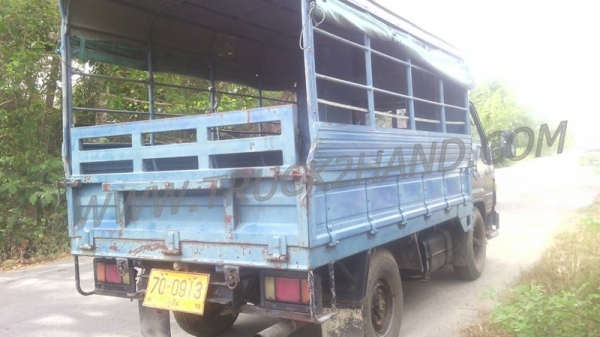 โตโยต้า4ล้อใหญ่BU61 พร้อมโครงหลังคา ยาง750-15พร้อมใช้