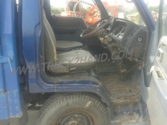 โตโยต้า4ล้อใหญ่BU61 พร้อมโครงหลังคา ยาง750-15พร้อมใช้