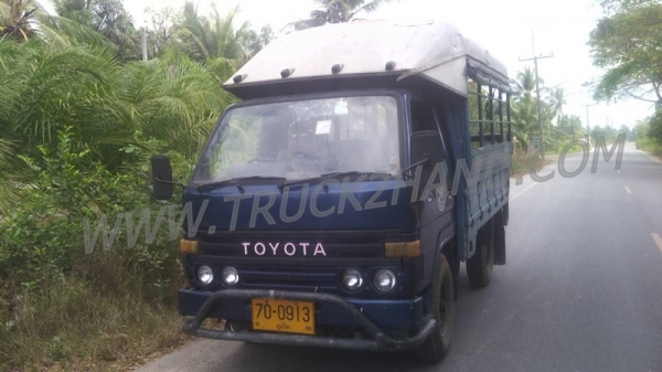 โตโยต้า4ล้อใหญ่BU61 พร้อมโครงหลังคา ยาง750-15พร้อมใช้