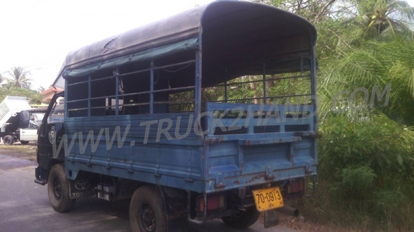 โตโยต้า4ล้อใหญ่BU61 พร้อมโครงหลังคา ยาง750-15พร้อมใช้