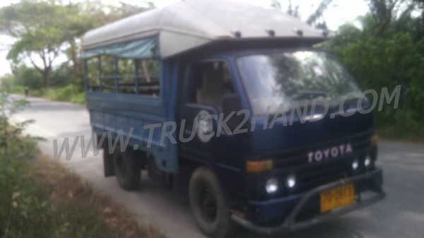 โตโยต้า4ล้อใหญ่BU61 พร้อมโครงหลังคา ยาง750-15พร้อมใช้