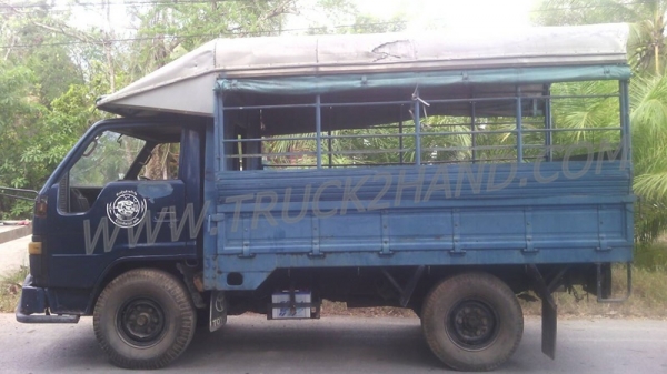 โตโยต้า4ล้อใหญ่BU61 พร้อมโครงหลังคา ยาง750-15พร้อมใช้