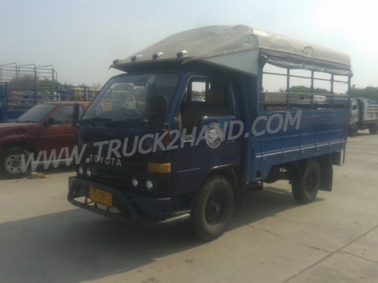 โตโยต้า4ล้อใหญ่BU61 พร้อมโครงหลังคา ยาง750-15พร้อมใช้