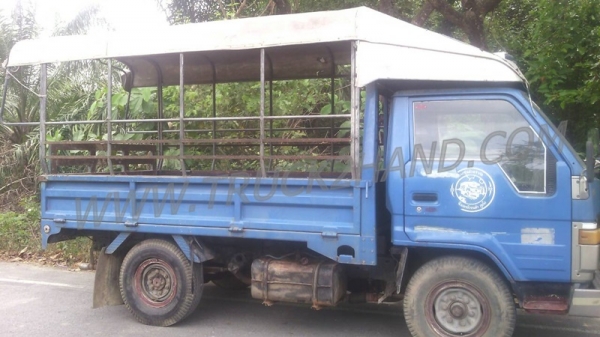 โตโยต้า 4 ล้อใหญ่ BU61 พร้อมโครงหลังคา