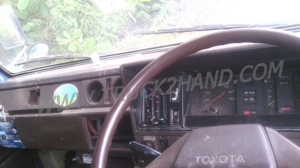 โตโยต้า 4 ล้อใหญ่ BU61 พร้อมโครงหลังคา