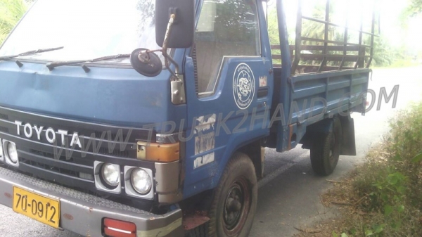 โตโยต้า 4 ล้อใหญ่ BU61 พร้อมโครงหลังคา