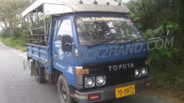 โตโยต้า 4 ล้อใหญ่ BU61 พร้อมโครงหลังคา