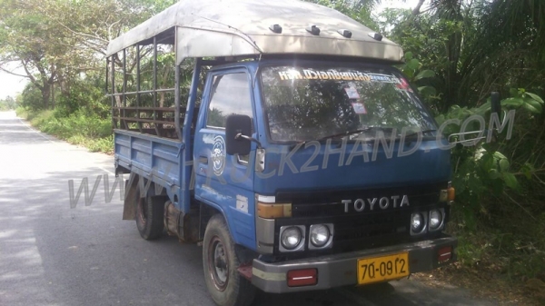 โตโยต้า 4 ล้อใหญ่ BU61 พร้อมโครงหลังคา