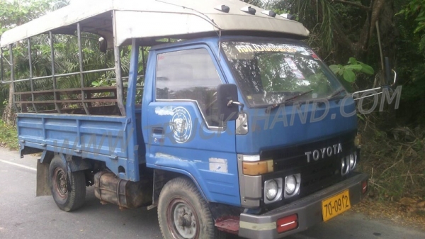 โตโยต้า 4 ล้อใหญ่ BU61 พร้อมโครงหลังคา