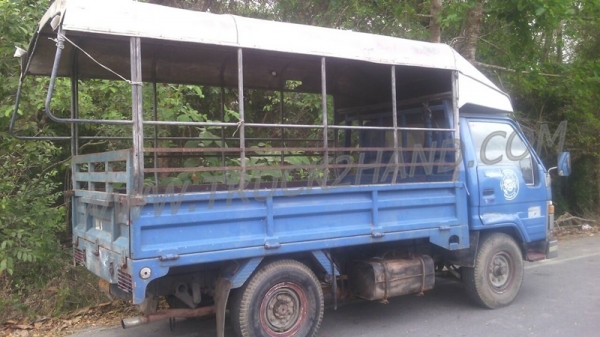 โตโยต้า 4 ล้อใหญ่ BU61 พร้อมโครงหลังคา