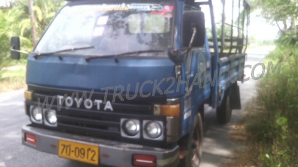 โตโยต้า 4 ล้อใหญ่ BU61 พร้อมโครงหลังคา