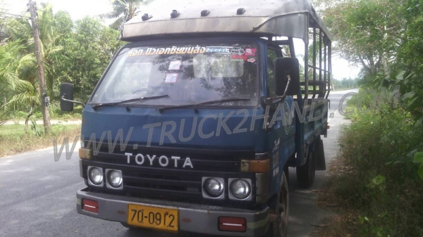 โตโยต้า 4 ล้อใหญ่ BU61 พร้อมโครงหลังคา