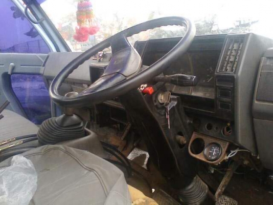 หกล้อดั้มเครื่อง  110  แรง เอฟหน้าหลัง  พวงมาลัยเพาเวอร์  มีสโลกลาง  พร้อมใช้งาน  เอกสารทะเบียนพร้อม