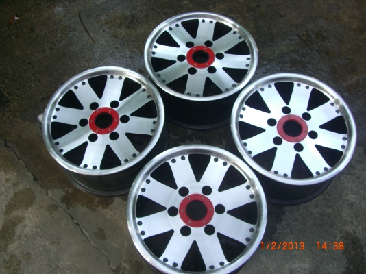 MAX ขอบ 15  6 รู ใส่ได้ทั้งรถตู้ รถกระบะ เสร็จจากโรงงานยังไม่้ได้ใช้งาน