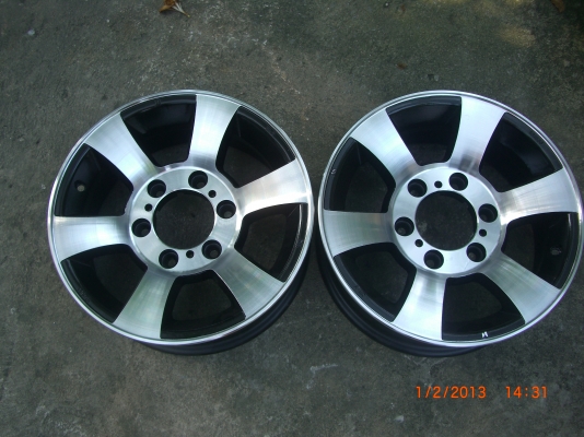 MAX ใส่รถตู้ รถกระบะ ทุกรุ่นที่มีน๊อต 6 รู  ขอบ 15 นิ้ว ทุกรุ่น ทั้ง NISSAN MTISU ISUZU FORD สีสีมาใหม่ ตรวจเช้คความพร้อมเพื่อการใช้งานจากโรงงานทำล้อแม็ก ยังไม่ได้ใช้งานครับ