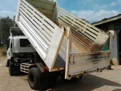 รถอิซูซุ 6 ล้อดั๊ม  FRR  210 แรงม้า   ปี 53  รถวิ่ง 60000 กม. สนใจติดต่อ 081 - 6079515