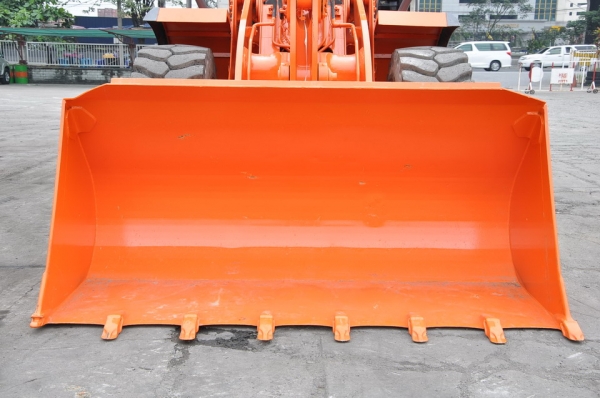 HITACHI  ZW 220  SN  00304