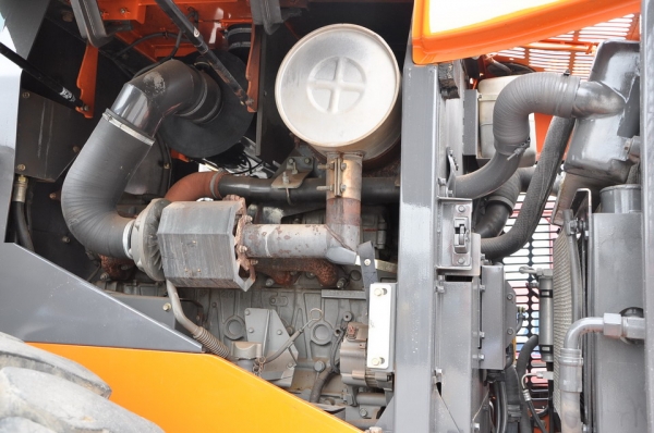 HITACHI  ZW 220  SN  00304