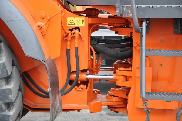 HITACHI  ZW 220  SN  00304