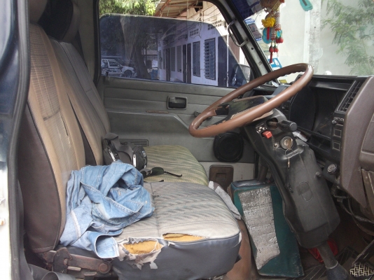 รถตู้บัดดี้ หลังสูง เสริมแหนบบรรทุก แอร์เย็น ติดแก๊สแล้ว