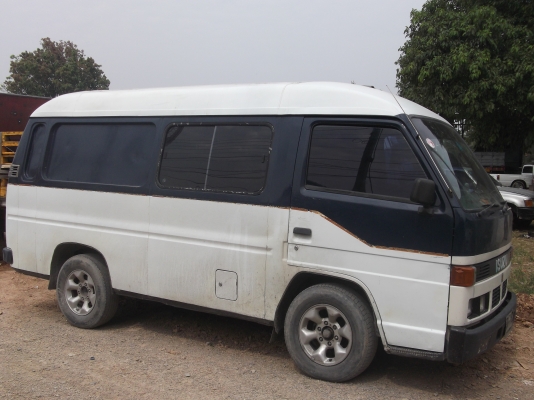 รถตู้บัดดี้ หลังสูง เสริมแหนบบรรทุก แอร์เย็น ติดแก๊สแล้ว