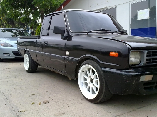 ขายมาสด้า FM แนวๆซักคันครับ