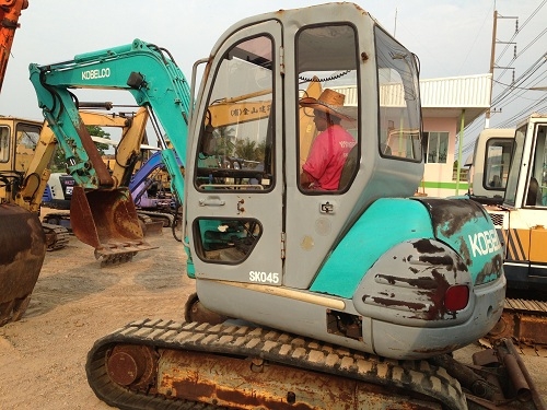 รถแบคโฮ KOBELCO SK4 รถแบคโฮ KOBELCO SK4