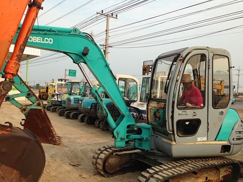 รถแบคโฮ KOBELCO SK4 รถแบคโฮ KOBELCO SK4