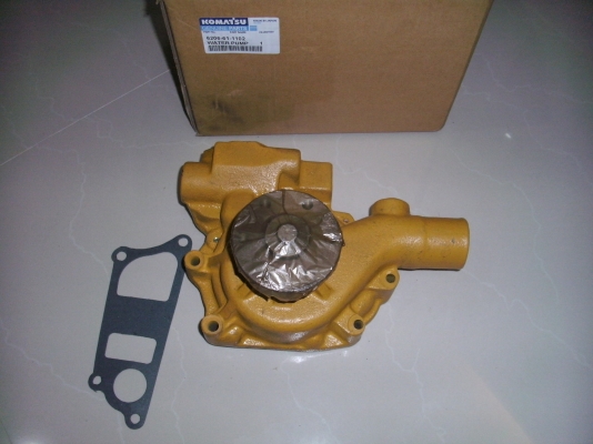 KOMATSU PC200-5,PART NO.6206-61-1102 WATER PUMP