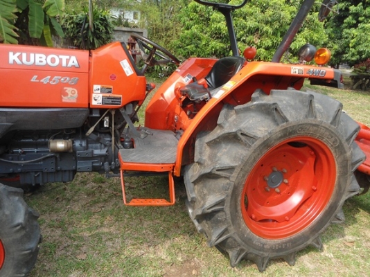 รถไถคูโบต้า รุ่น L4508 45แรง สภาพดี เครื่องแรง มีโรตารี่ตราช้าง รุ่น RX 180 มีดันหน้า มีทะเบียนพร้อมโอนครับ ราคา 375,000 บาท