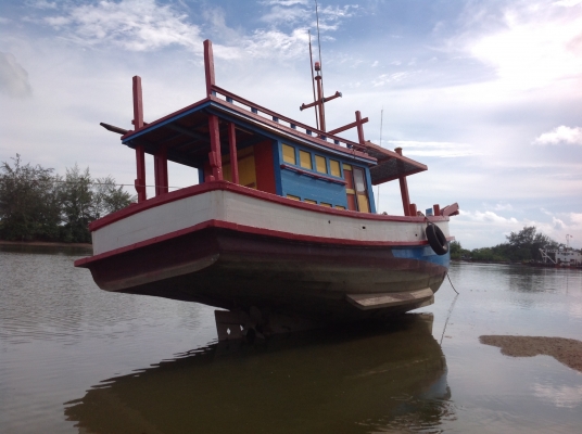 ขายเรือประมง 5 วากว่า  ทำดาดฟ้า+เก๋งใหม่