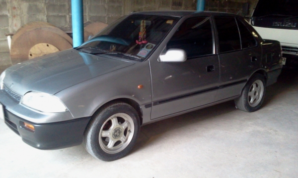 ต้องการขายรถยนต์ SUZUKI SWIT ปี92 เครื่อง 1300 ซีซี เกียร์ธรรมดา ต้องการขายรถยนต์ SUZUKI SWIT ปี92 เครื่อง 1300 ซีซี เกียร์ธรรมดา