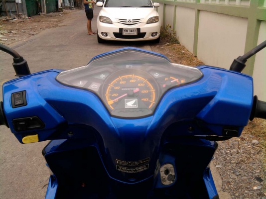 ขออนุญาติขาย  Honda CLICK-i มือเดียว หัวฉีด สีน้ำเงิน ล้อทอง