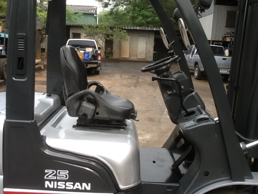 รถยกนิสสัน 2.5 ตัน เสาสูง 4 เมตร เครื่องดีเซล เกียร์ออโต้