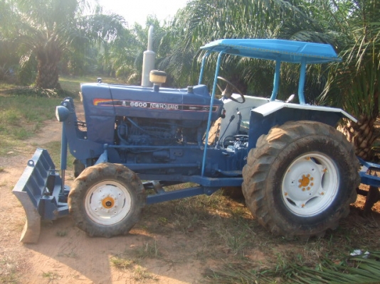 ขายรถไถ  FORD   4  สูบ 1 เพลา    สเปเชียน  พร้อมใช้งาน