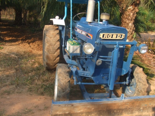 ขายรถไถ  FORD   4  สูบ 1 เพลา    สเปเชียน  พร้อมใช้งาน
