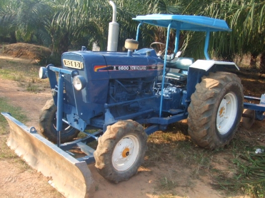 ขายรถไถ  FORD   4  สูบ 1 เพลา    สเปเชียน  พร้อมใช้งาน