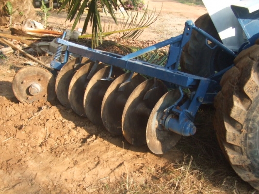 ขายรถไถ  FORD   4  สูบ 1 เพลา    สเปเชียน  พร้อมใช้งาน