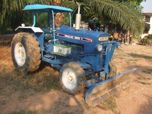 ขายรถไถ  FORD   4  สูบ 1 เพลา    สเปเชียน  พร้อมใช้งาน