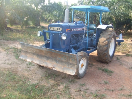 ขายรถไถ  FORD   4  สูบ 1 เพลา    สเปเชียน  พร้อมใช้งาน